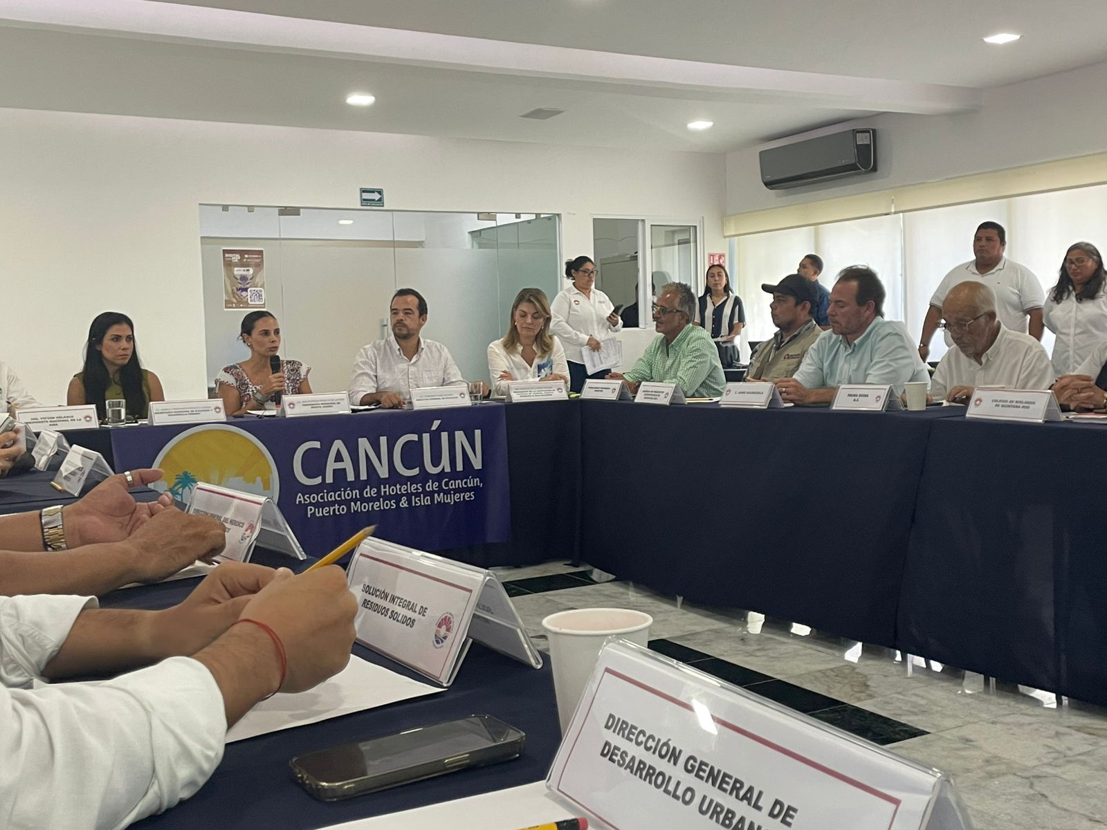 Se instaló el comité que impulsará la plantación de 11,000 árboles en zonas prioritarias de la ciudad.